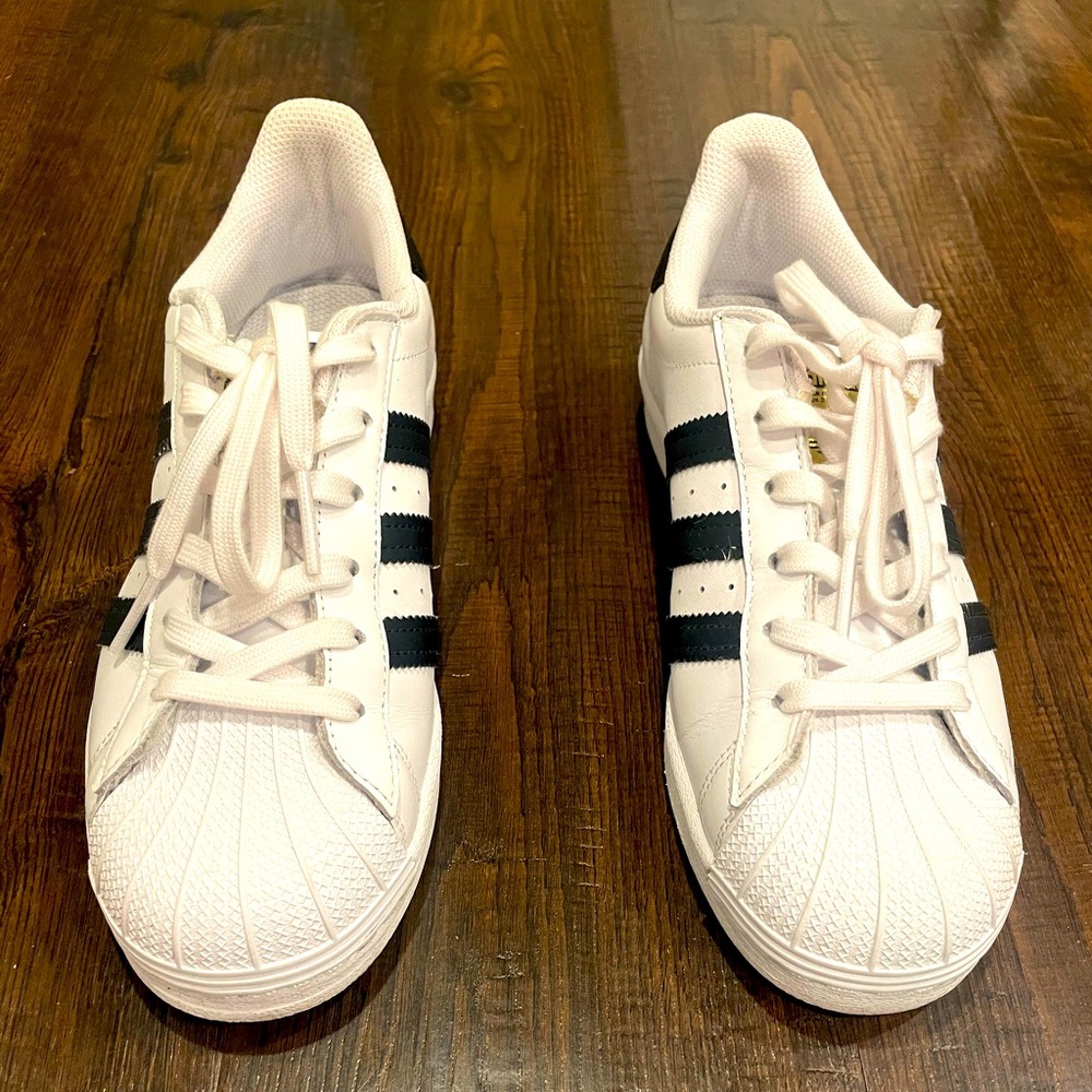 Women’s Adidas Shoes Size 7.5